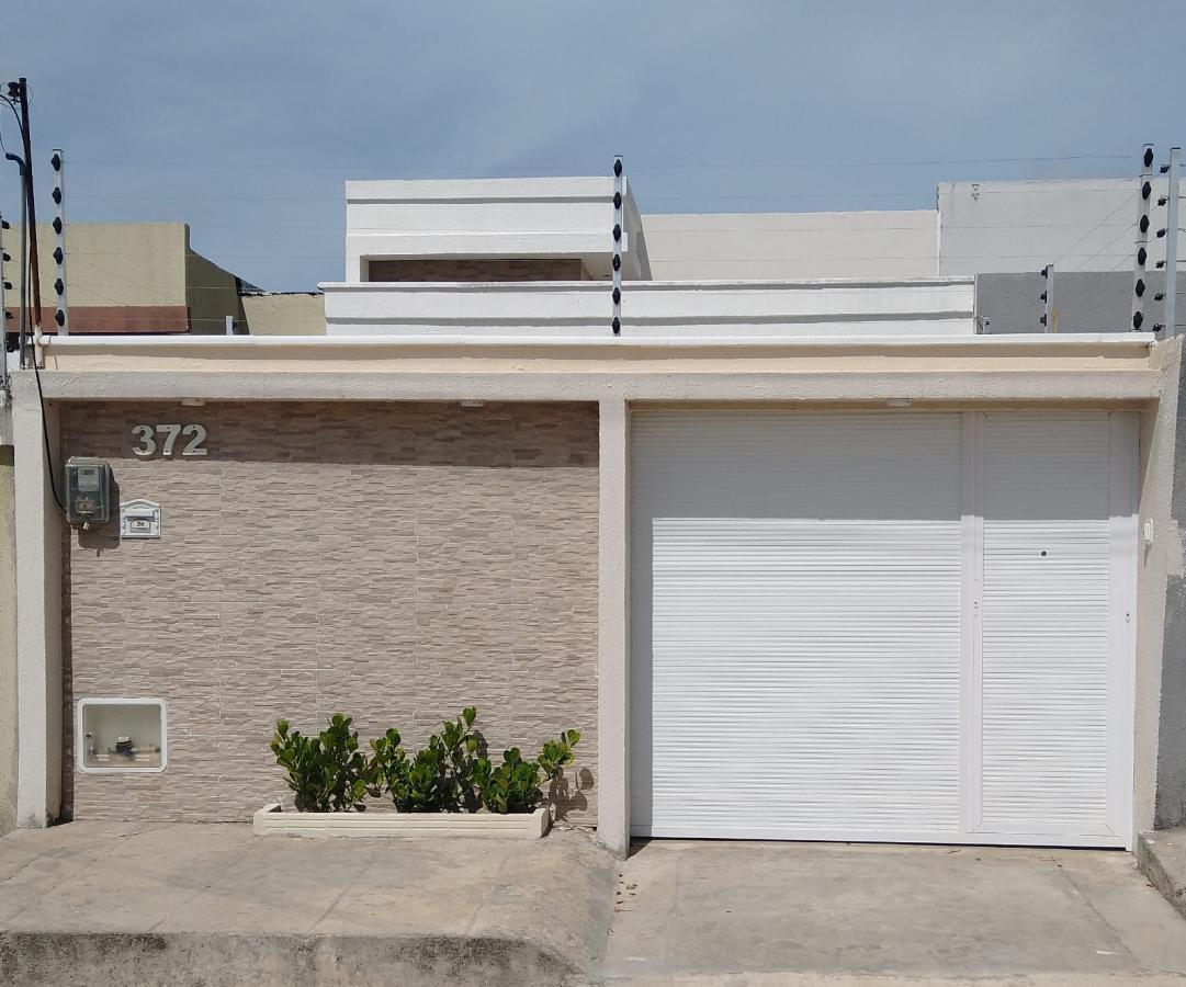 Casa para Venda - Fortaleza / CE no bairro PEDRAS, 2 dormitórios, sendo 1 suíte, 2 banheiros, 2 vagas de garagem, área construída 90,00 m², terreno 148,00 m² Casa para Venda - Fortaleza / CE no bairro PEDRAS, 2 dormitórios, sendo 1 suíte, 2 banheiros, 2 vagas de garagem, área construída 90,00 m², terreno 148,00 m²